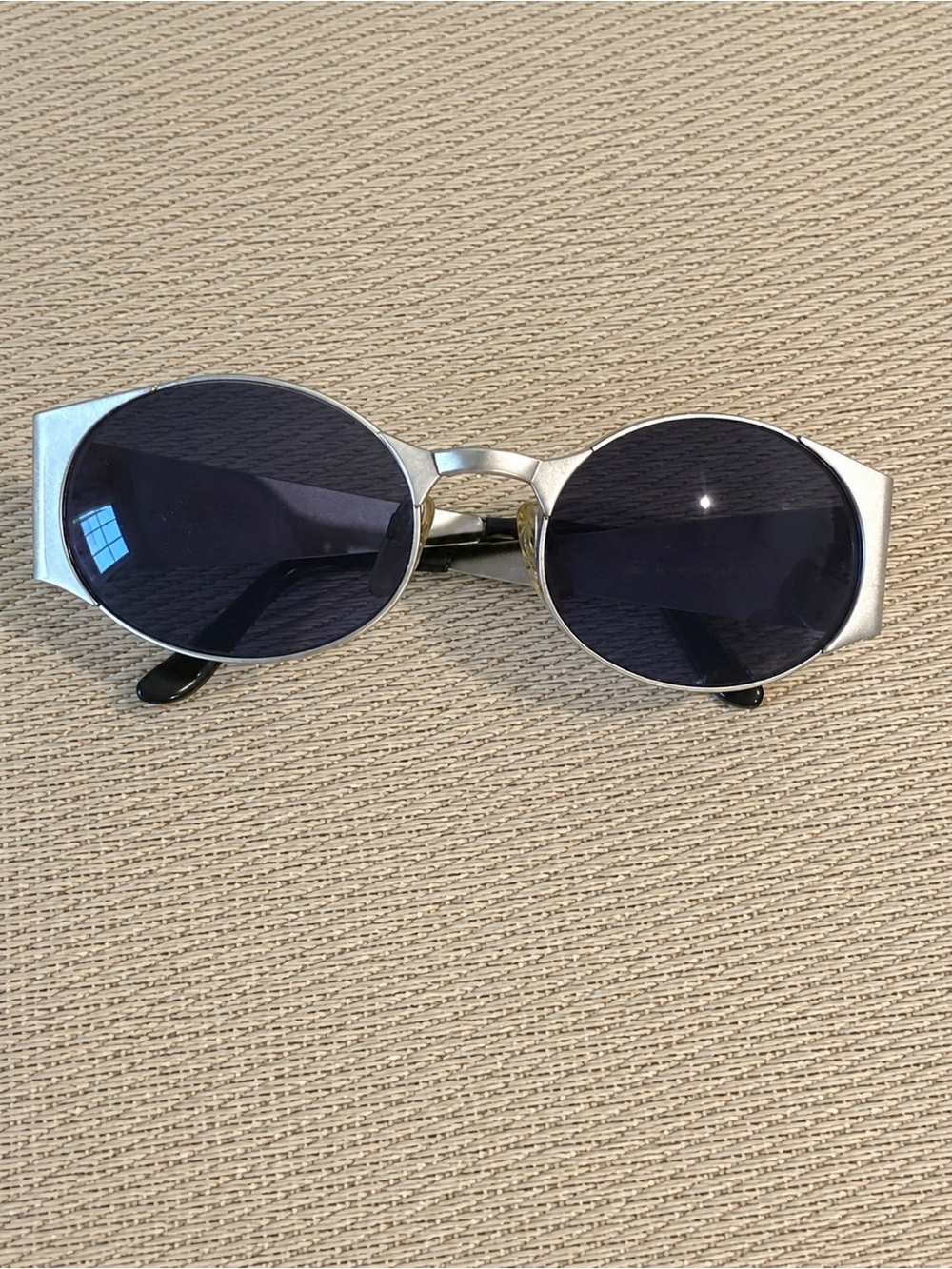 Unisex vintage Chanel metal plate flame oval sunglasses - Picture 5 of 11